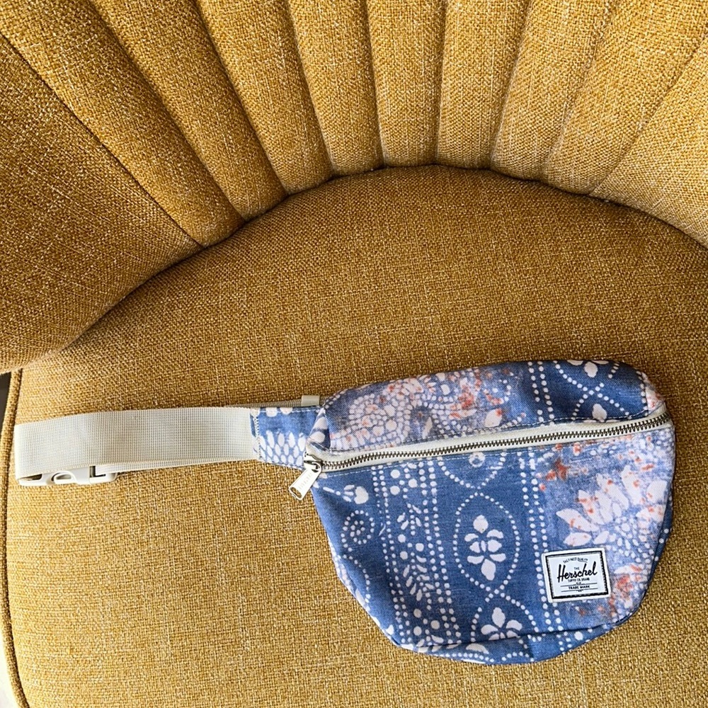 Herschel Fanny Pack NWOT